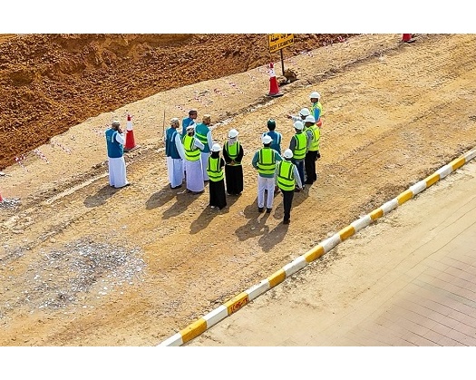 Muscat Municipality Chairman Reviews Progress Of Al Ansab–Al Jifnain Road Dualisation