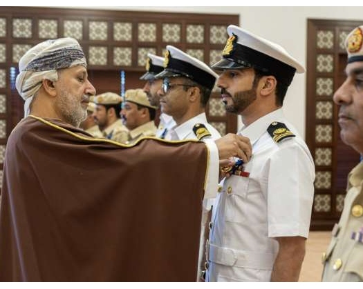 HM The Sultan Confers Medals On RCA Officers