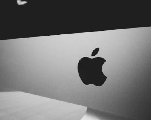 Apple Intelligence Siri Overhaul Hits Roadblock, Delay Possible